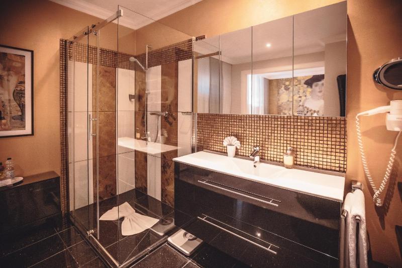 Standard Double Room image 2