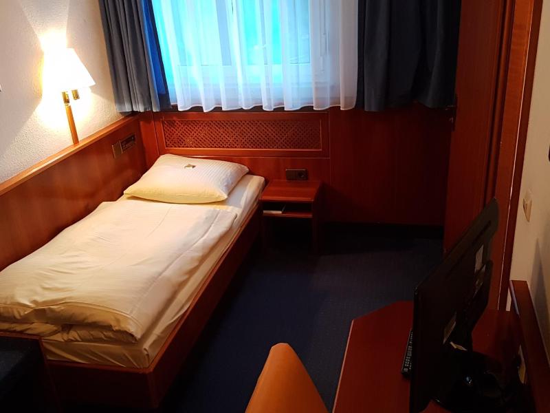 Economy Single Room image 3