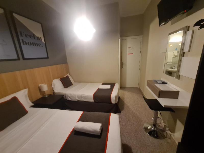 Double Room with Extra Bed image 4