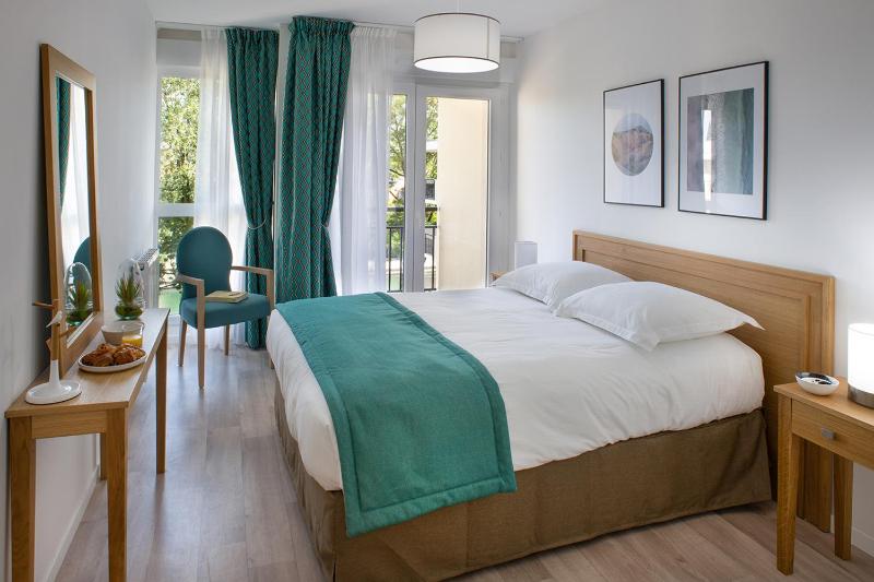 Double Room with Garden View image 4
