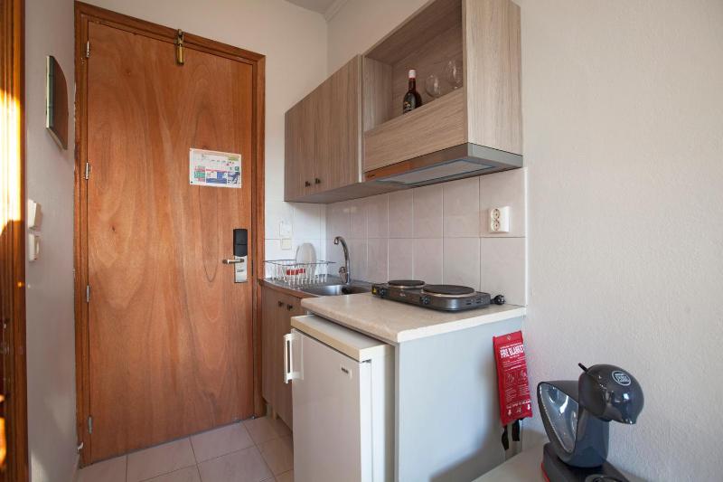 Studio (2 Adults) with Garden View - Ground Floor image 4