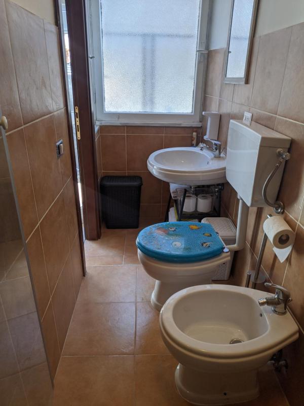 Twin Room with Private Bathroom image 2