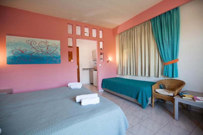 Studio (3 Adults) with Garden View - Ground Floor image 3
