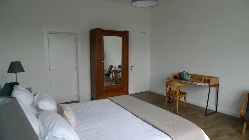 Deluxe Double Room with Shower image 4