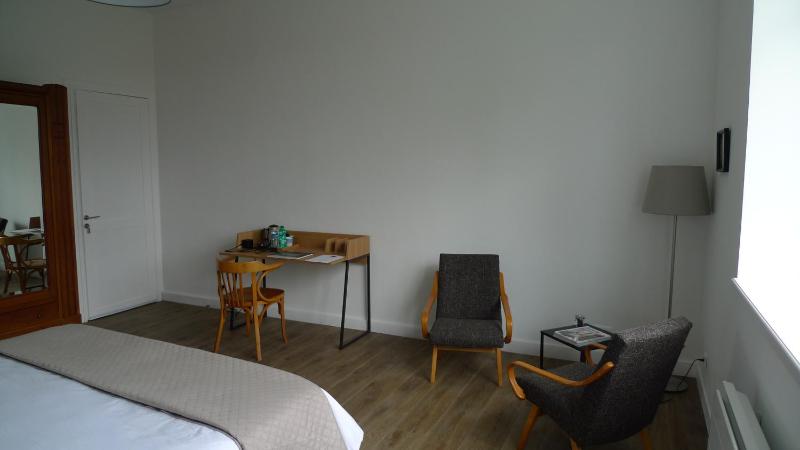 Deluxe Double Room with Shower image 3