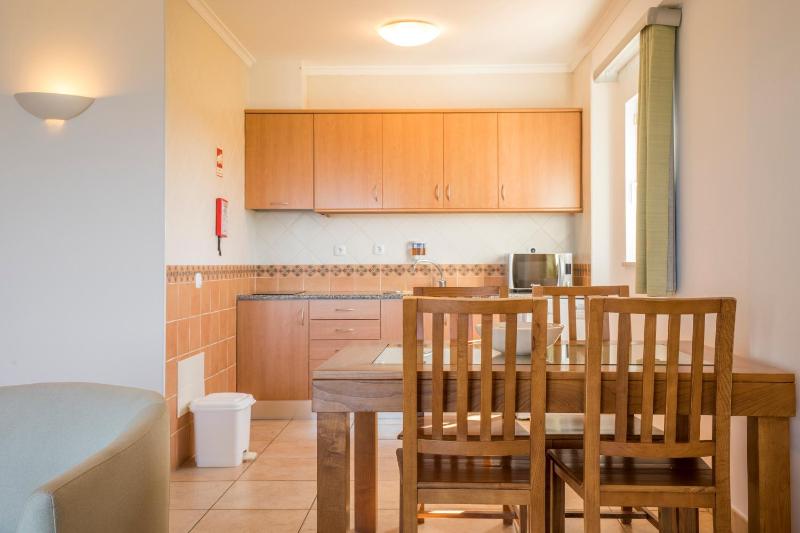 One-Bedroom Apartment with Sea View image 4