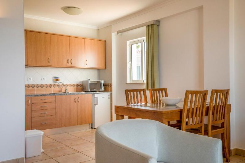 One-Bedroom Apartment with Partial Sea View image 4