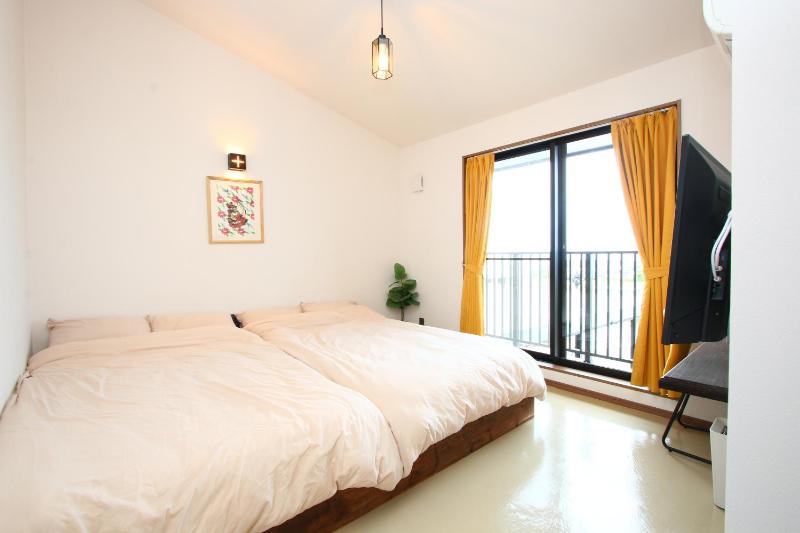 Standard Twin Room with Sea View image 2