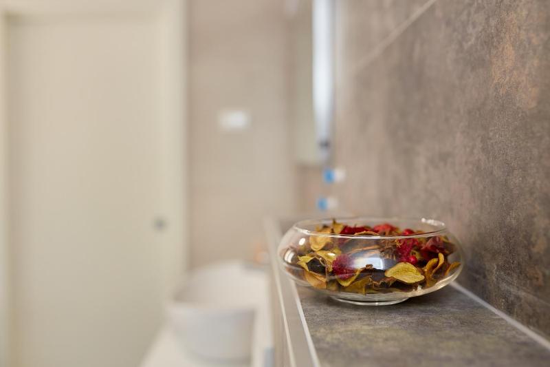 Three-Bedroom Holiday Home with Garden image 3