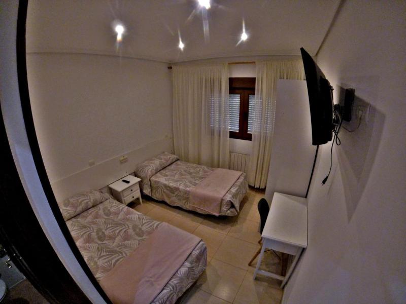 Twin Room image 1