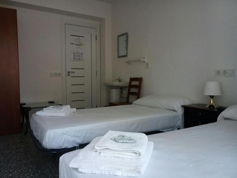 Twin Room with Terrace image 4