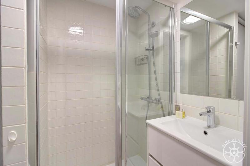 One-Bedroom Apartment image 2