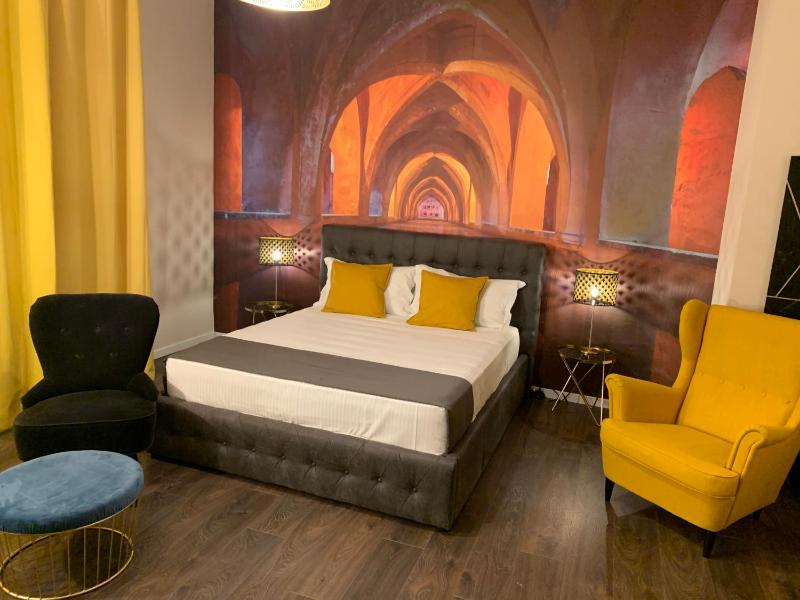 King Room with Balcony image 2