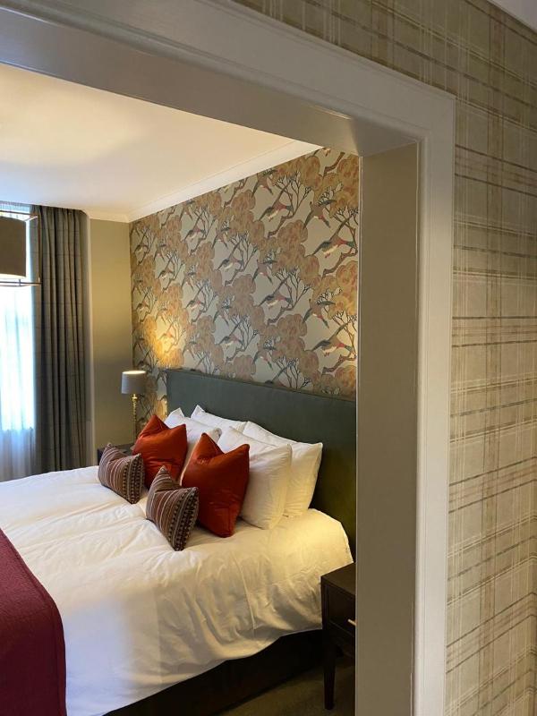 Double or Twin Room with Private Bathroom image 1
