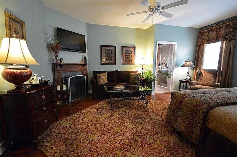 Double Room with Balcony (3 Adults) image 3