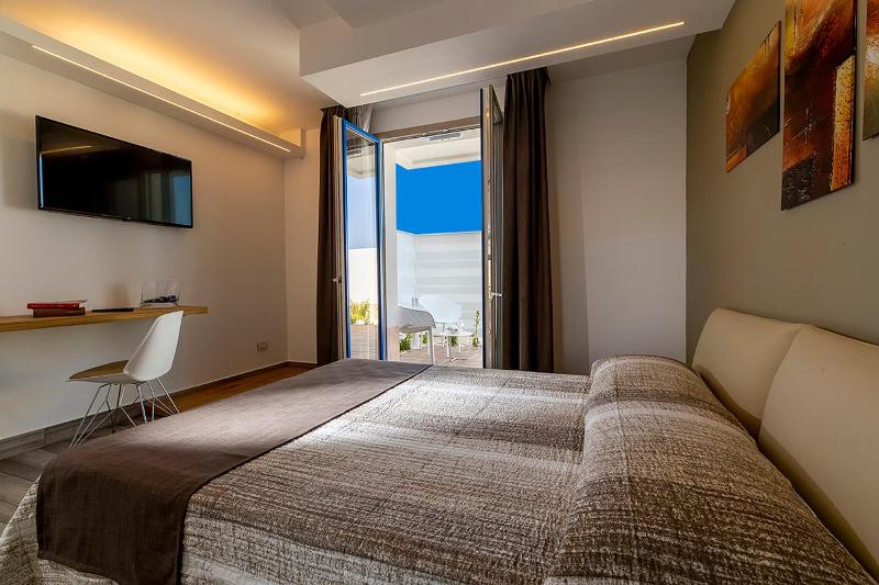 Sundeck Hotel - image 29