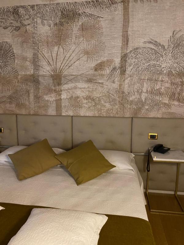 Small Double or Twin Room image 2