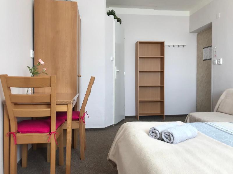 Double or Twin Room with Garden View image 4