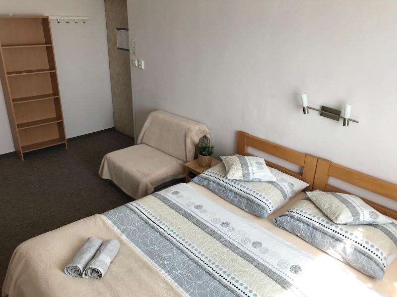 Double or Twin Room with Garden View image 3