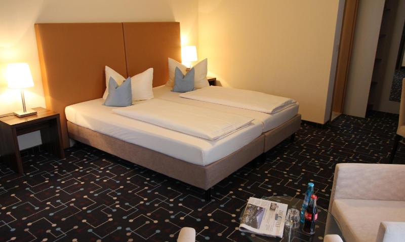 Large Double Room image 3
