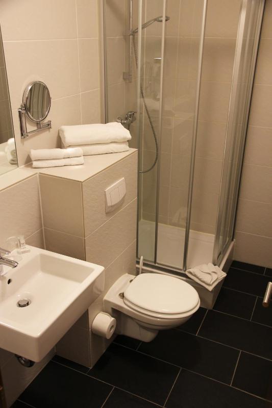 Double Room image 4