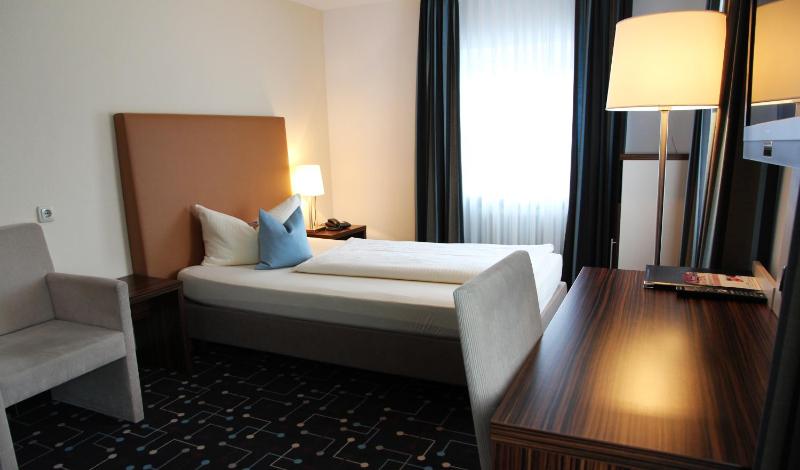 Large Single Room image 3