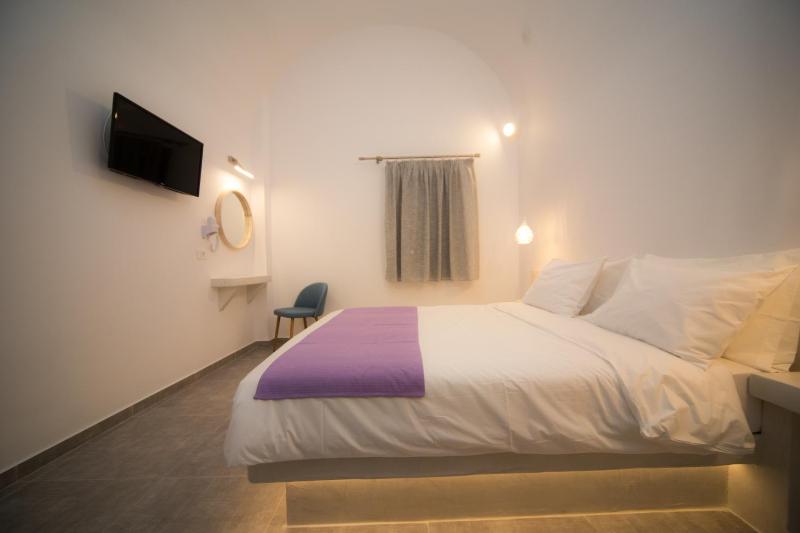 Studio (2 Adults) image 2
