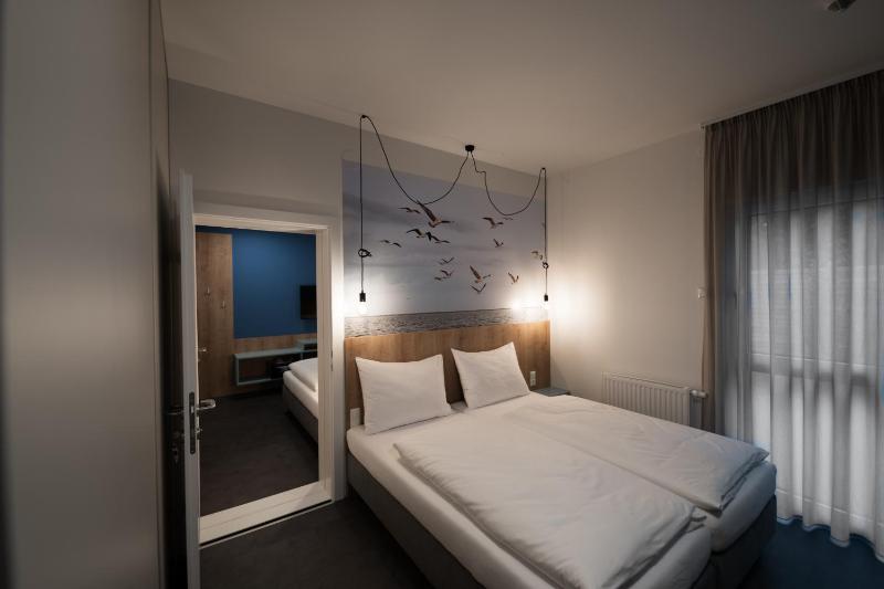 Superior Family Room image 4