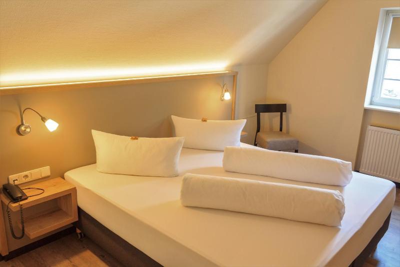 Double Room image 4