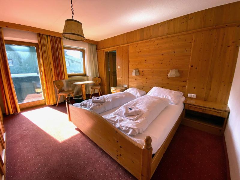 Double Room with Private Bathroom image 3