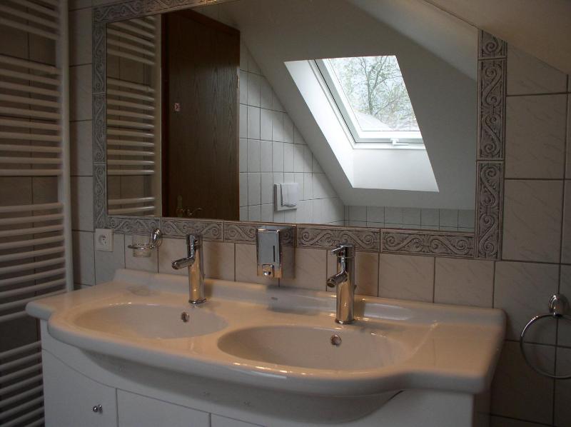 Double or Twin Room image 3