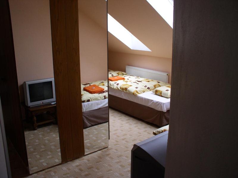 Sextuple Room image 3
