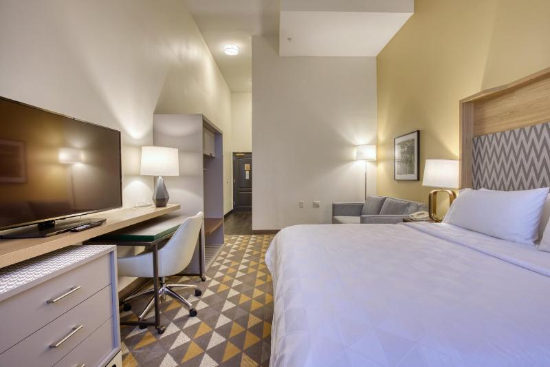 Standard King Room - Top Floor image 4