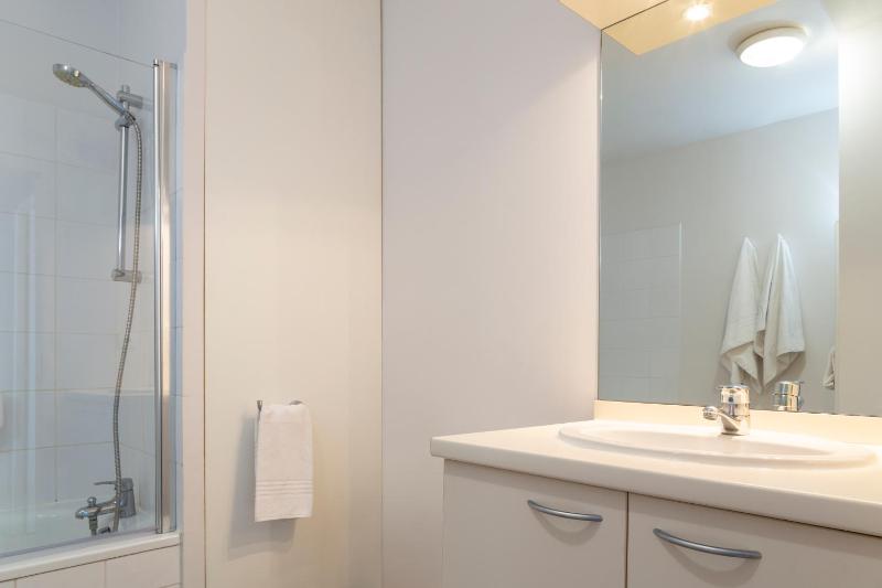 One-Bedroom Apartment image 4