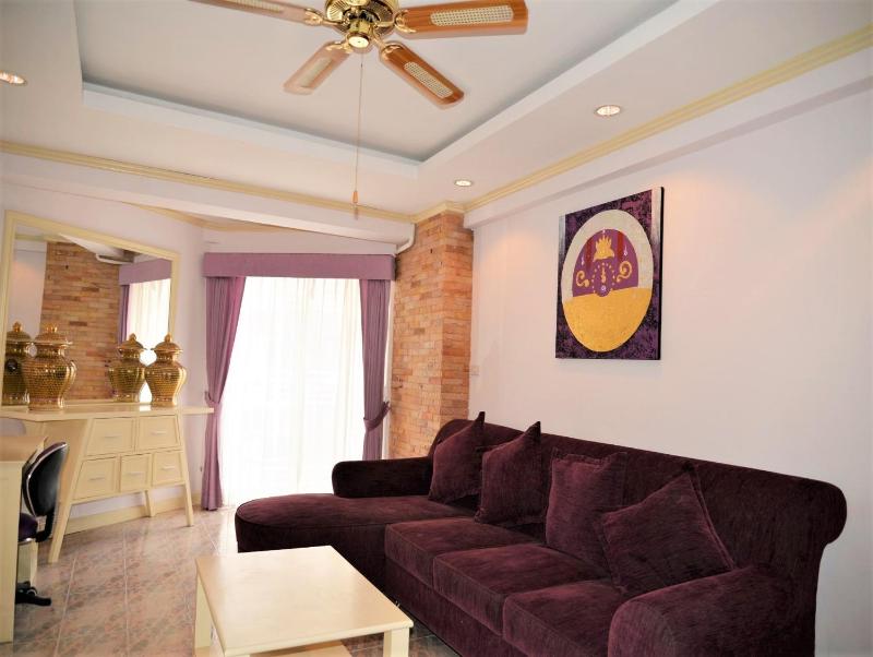 Jomtien beach condo 4th floor modern apartment - image 1
