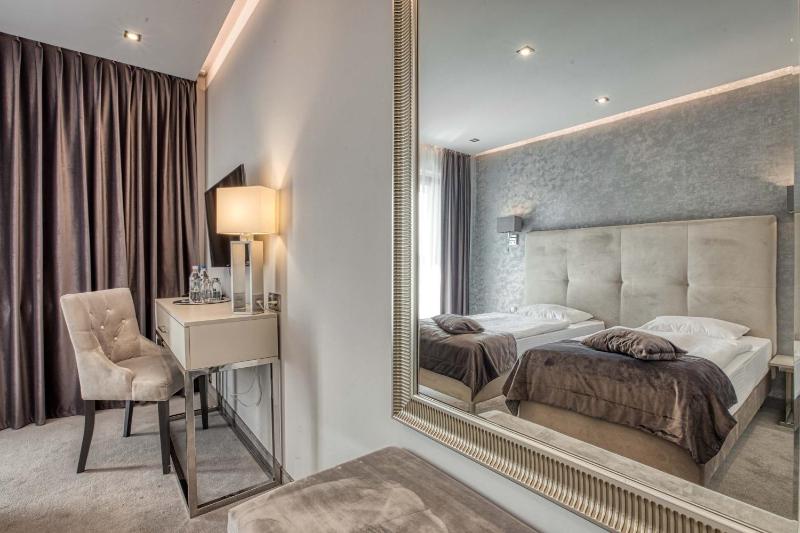 Double Room image 3