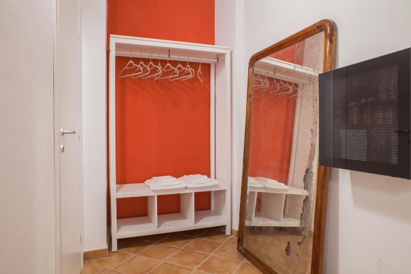 Budget Double Room image 4