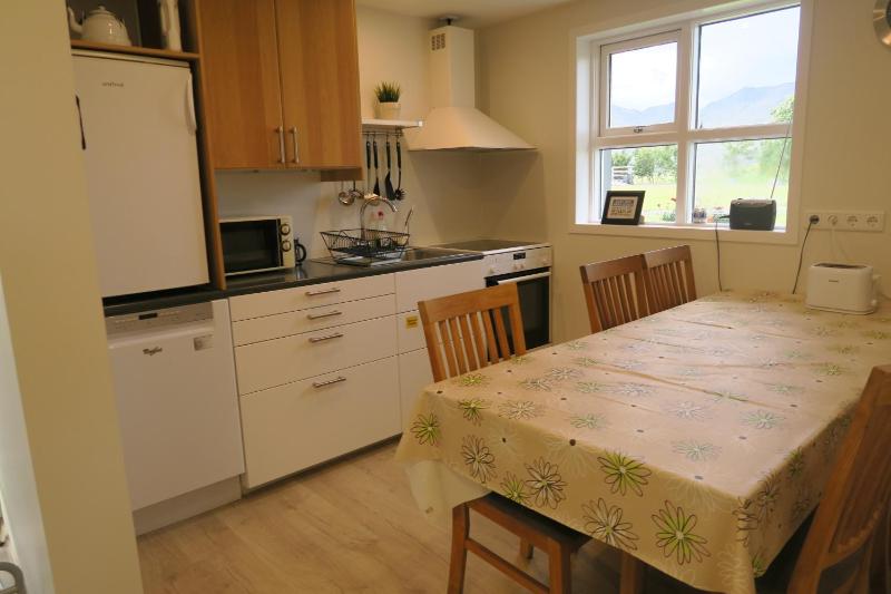 Triple Room with Shared Bathroom image 3