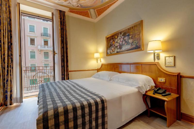 Triple Room with Balcony image 1