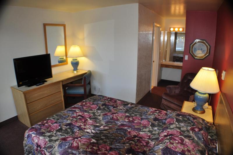 Queen Room image 2