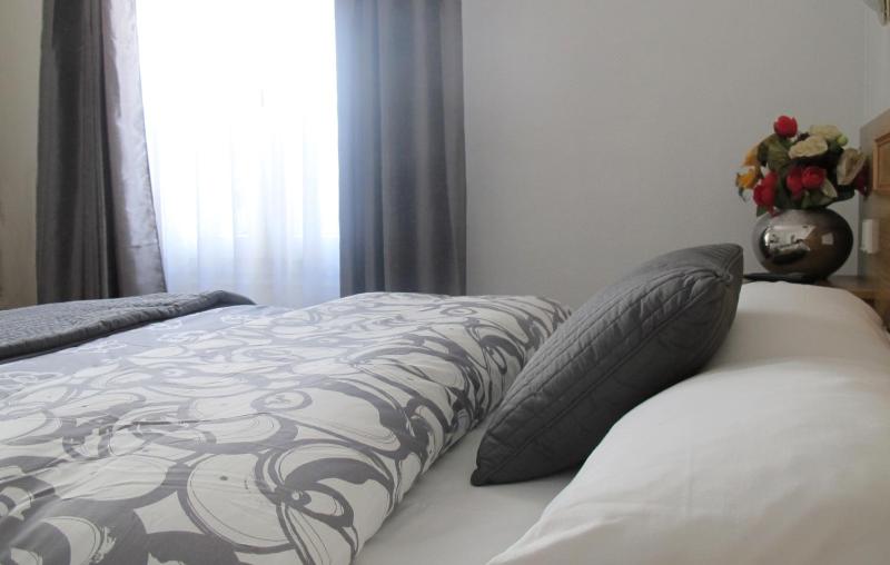 Single Room image 3