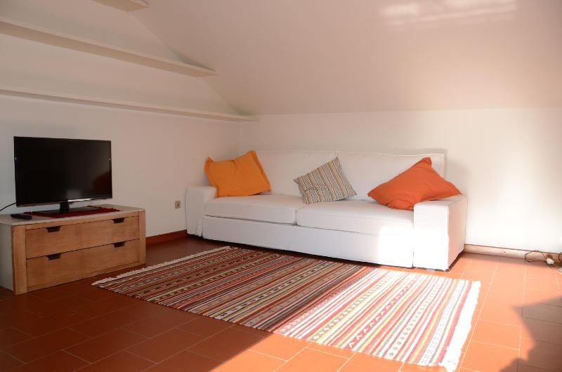 One-Bedroom Apartment with Terrace - Attic image 3