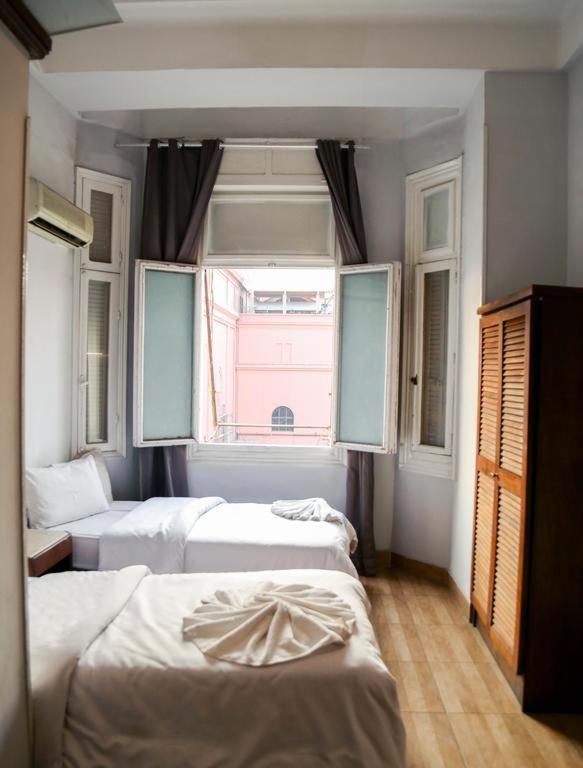 Deluxe Double Room (2 Adults + 1 Child) image 1