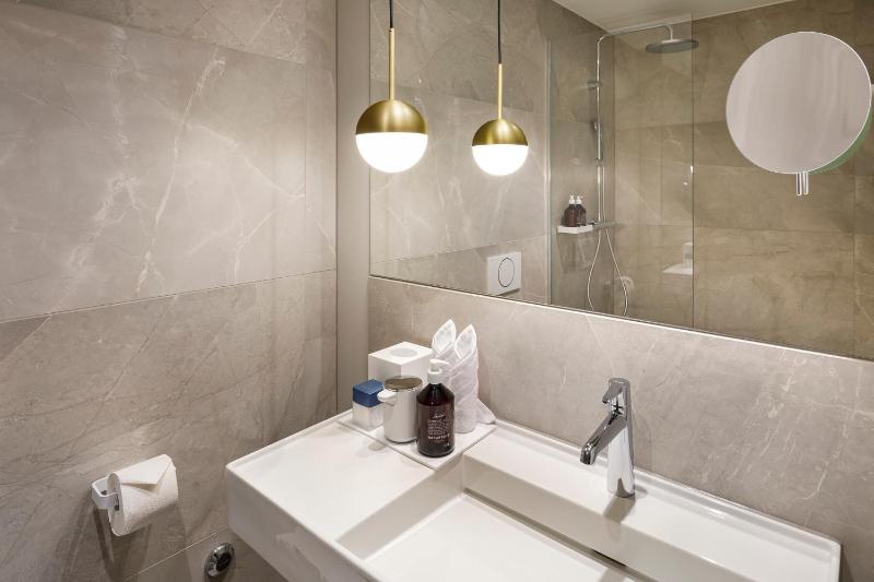 Small Single Room image 2
