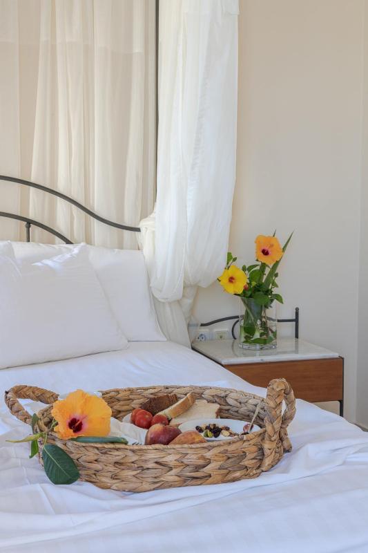 Deluxe Room with Sea View and Outdoor Jet Tub image 1