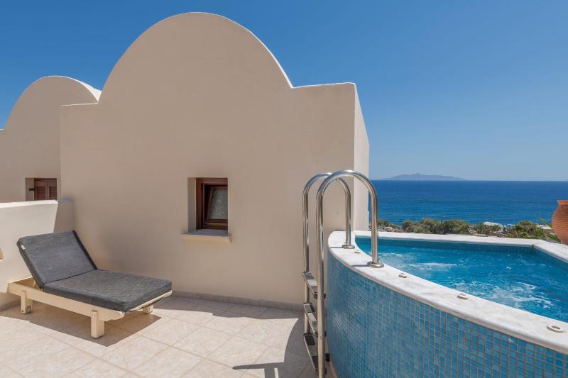 Deluxe Room with Sea View and Outdoor Jet Tub image 2