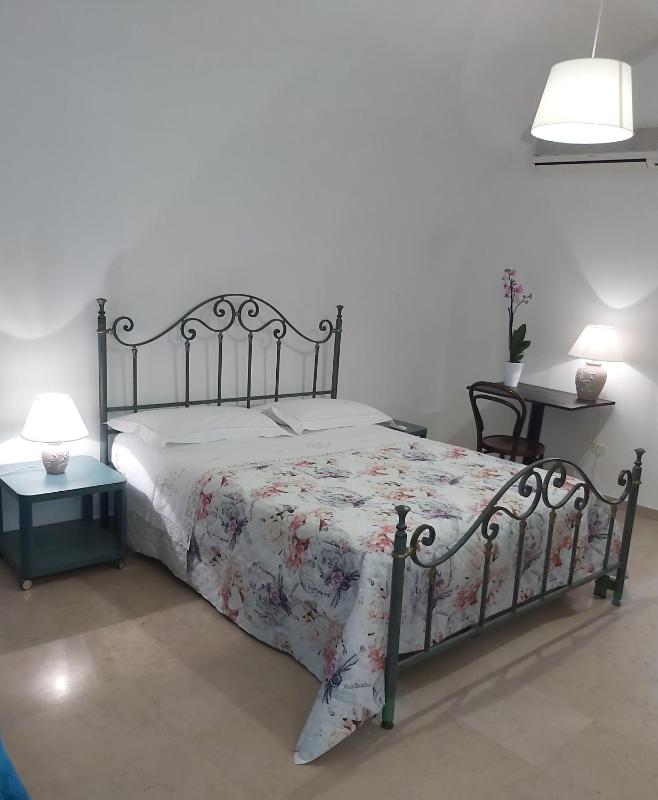 Double Room image 3