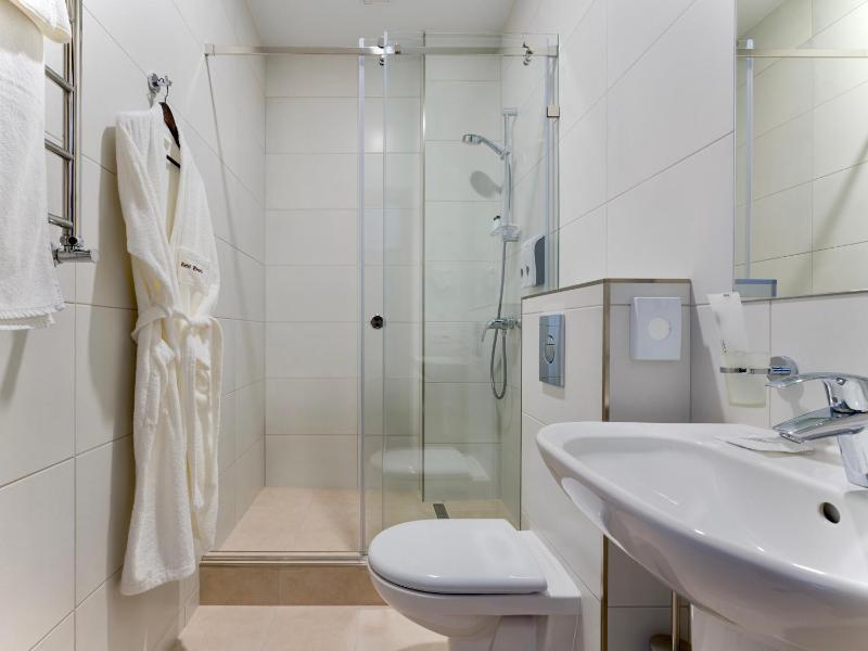 Standard Double or Twin Room image 1