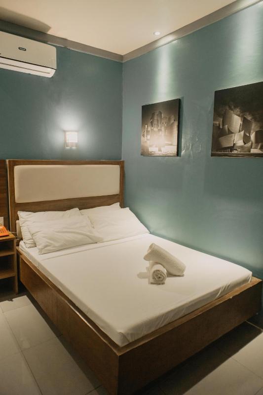 Double Room image 2