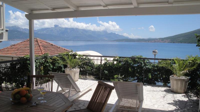Apartment with Sea View image 2